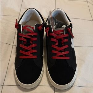 Vintage Havana Black and White‎ Star Sneakers with Red Laces Size 8.5